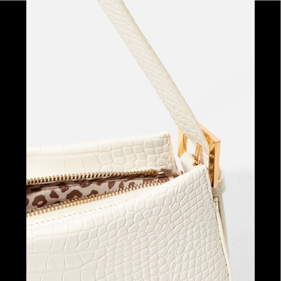 NWT JustFab Faux Croc Shoulder Bag in White - Picture 9 of 12